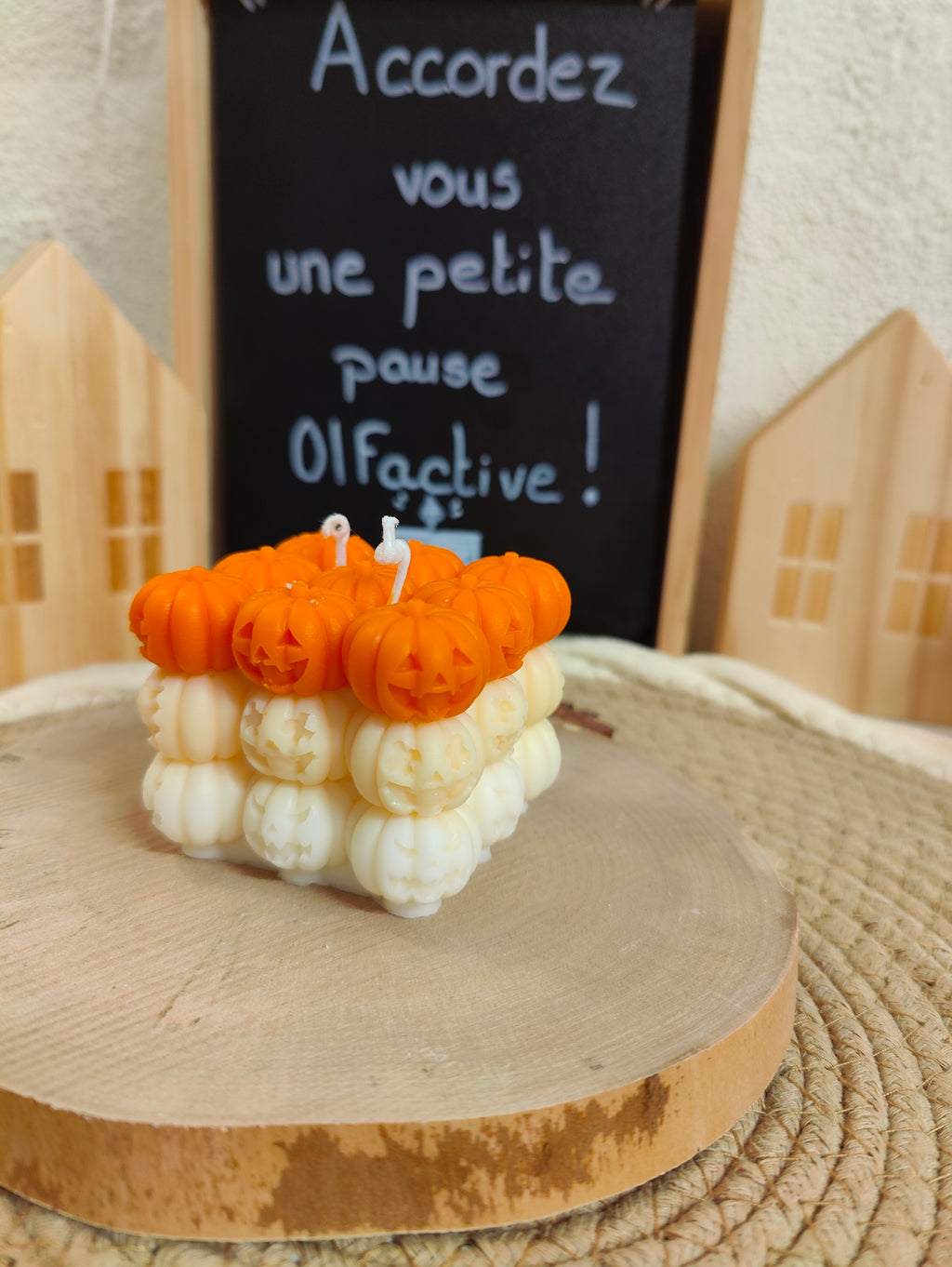 Bougie Moulée Cubique Têtes de Citrouille - Couleurs Automnales